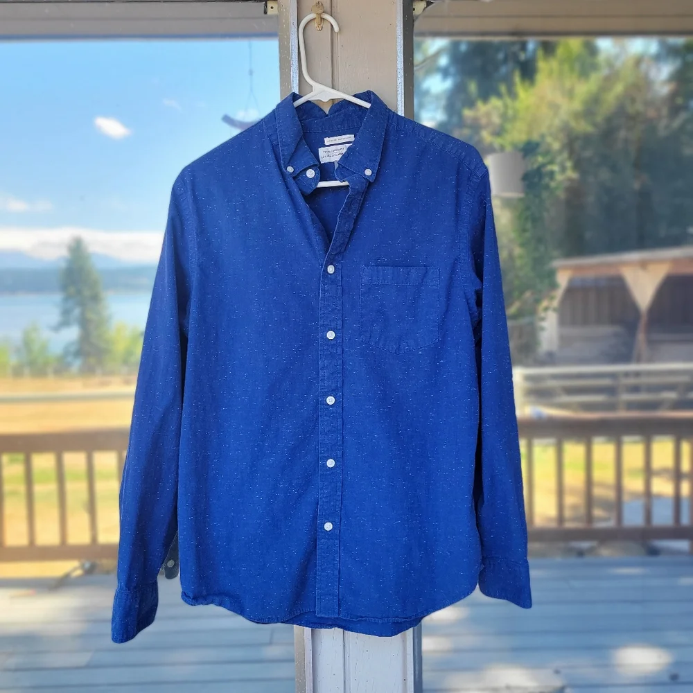 Old Navy Classic Button-Down Shirt - Picture 1 of 8